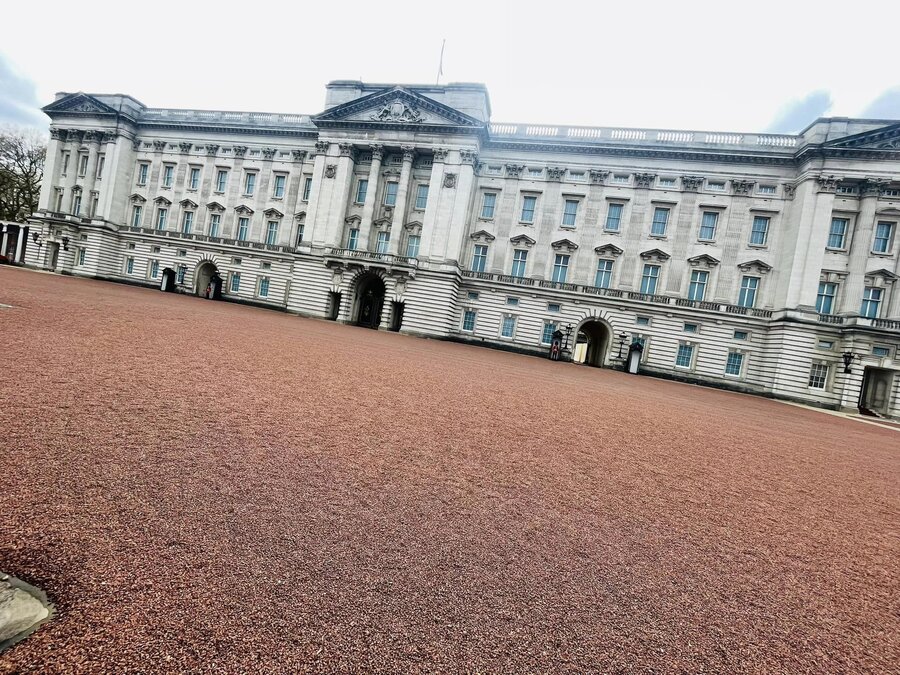 Is There a Dress Code for Visiting Buckingham Palace